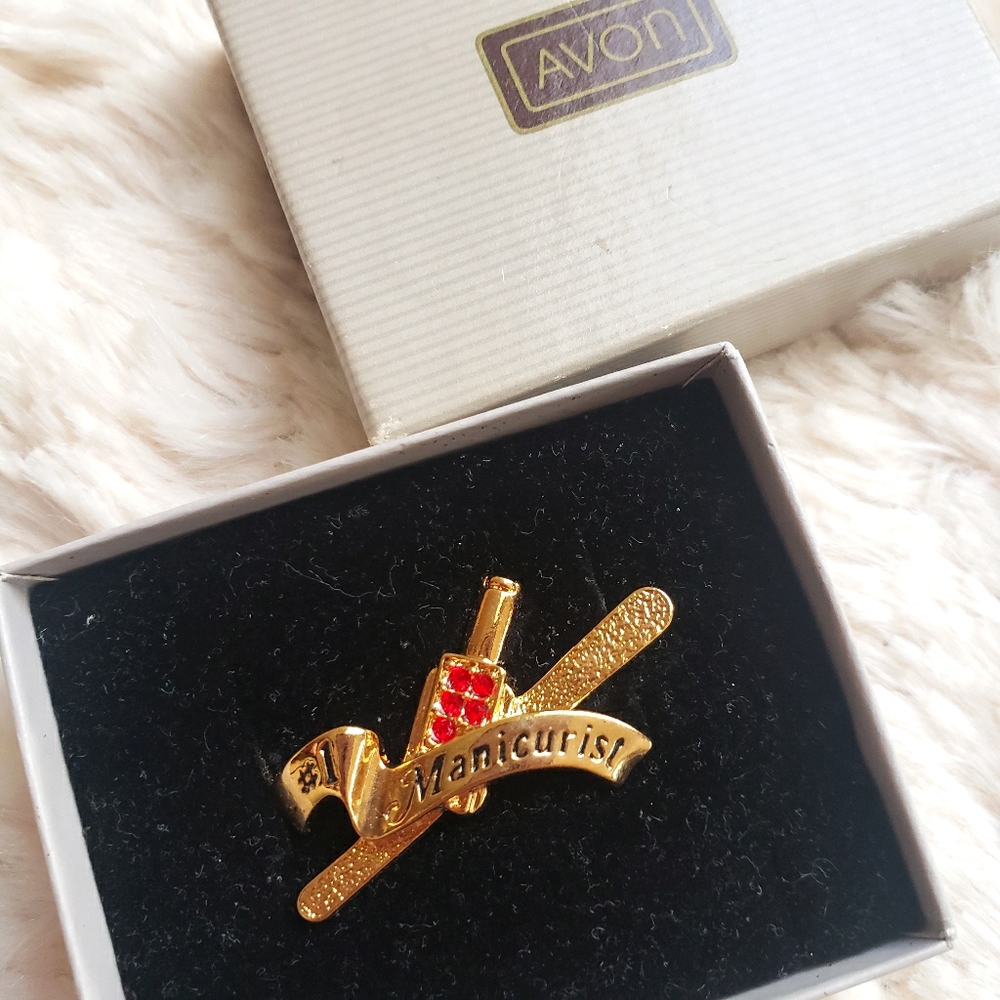 #1 Manicurist Brooch